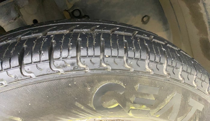 2017 Renault Kwid RXT 1.0 AMT (O), Petrol, Automatic, 13,156 km, Right Front Tyre Tread