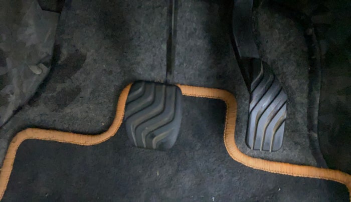 2017 Renault Kwid RXT 1.0 AMT (O), Petrol, Automatic, 13,156 km, Pedals