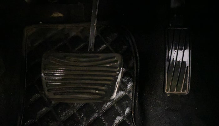 2021 Mahindra XUV700 AX 7 LUXURY D AT 7 STR, Diesel, Automatic, 1,00,162 km, Pedals