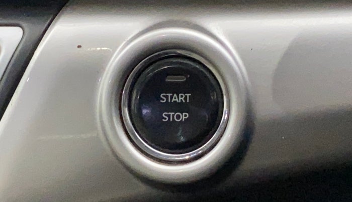 2021 Mahindra XUV700 AX 7 LUXURY D AT 7 STR, Diesel, Automatic, 1,00,162 km, Keyless Start/ Stop Button