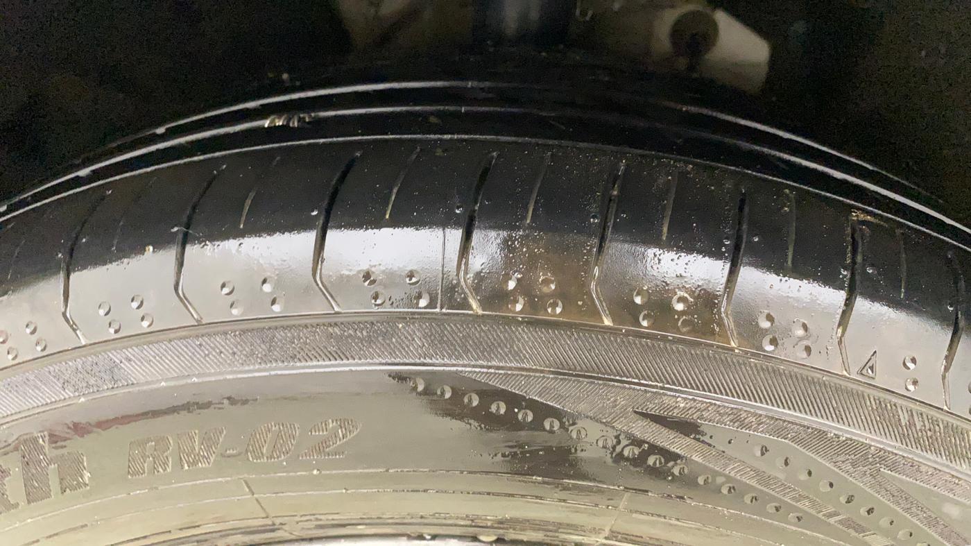 2021 Mahindra XUV700 AX 7 LUXURY D AT 7 STR, Diesel, Automatic, 99,868 km, Left Front Tyre Tread