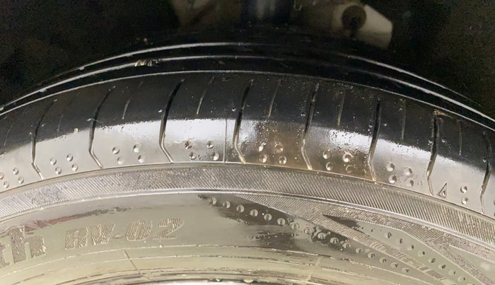 2021 Mahindra XUV700 AX 7 LUXURY D AT 7 STR, Diesel, Automatic, 1,00,162 km, Left Front Tyre Tread