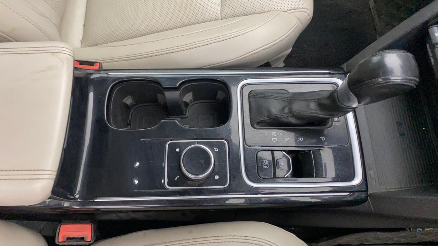 2021 Mahindra XUV700 AX 7 LUXURY D AT 7 STR, Diesel, Automatic, 99,868 km, Gear Lever