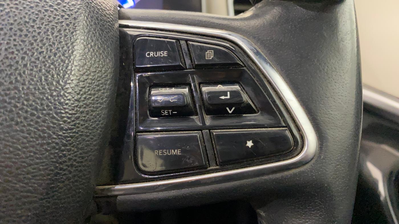 2021 Mahindra XUV700 AX 7 LUXURY D AT 7 STR, Diesel, Automatic, 99,868 km, Adaptive Cruise Control