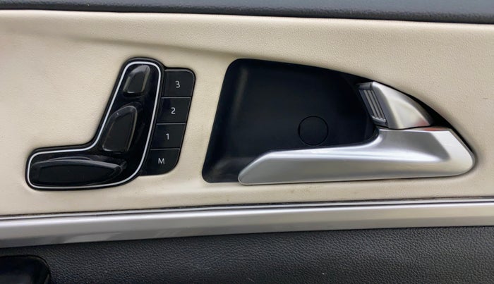 2021 Mahindra XUV700 AX 7 LUXURY D AT 7 STR, Diesel, Automatic, 1,00,162 km, Driver Side Adjustment Panel