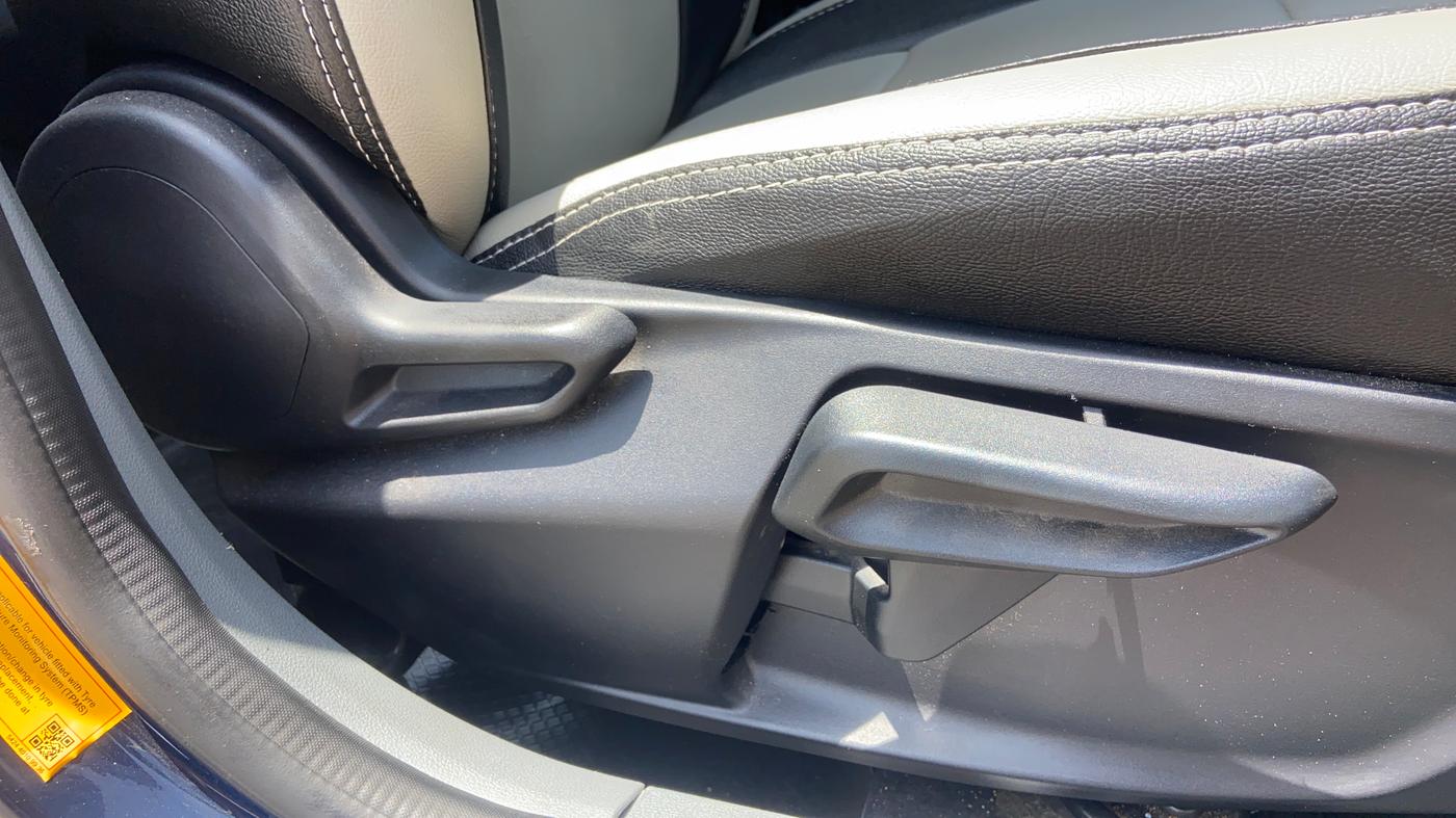 2025 Tata Tiago XM PETROL, Petrol, Manual, 12,894 km, Driver Side Adjustment Panel