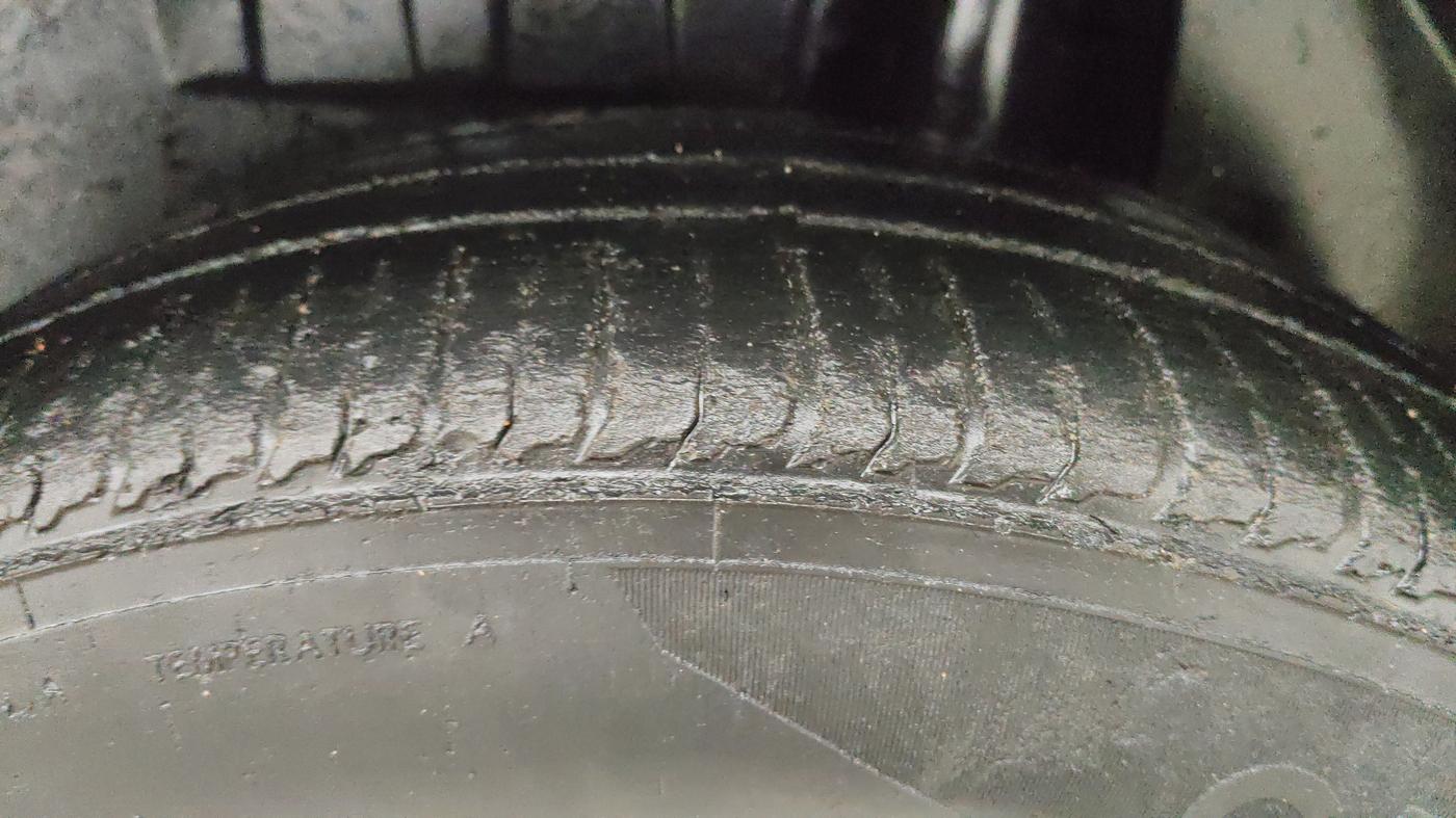 2017 Maruti Dzire ZDI PLUS AMT, Diesel, Automatic, 1,37,821 km, Left Rear Tyre Tread