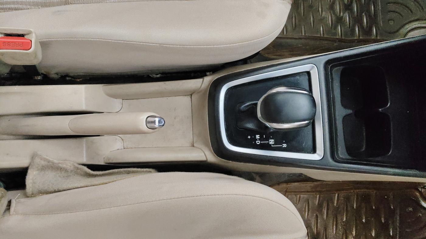 2017 Maruti Dzire ZDI PLUS AMT, Diesel, Automatic, 1,37,821 km, Gear Lever
