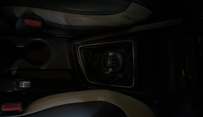 2017 Hyundai Elite i20 MAGNA EXECUTIVE 1.2, Petrol, Manual, 1,06,800 km, Gear Lever