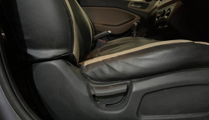 2017 Hyundai Elite i20 MAGNA EXECUTIVE 1.2, Petrol, Manual, 1,06,800 km, Driver Side Adjustment Panel