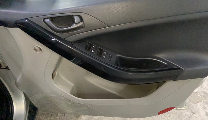 2018 Tata NEXON XT DIESEL, Diesel, Manual, 70,648 km, Driver Side Door Panels Control