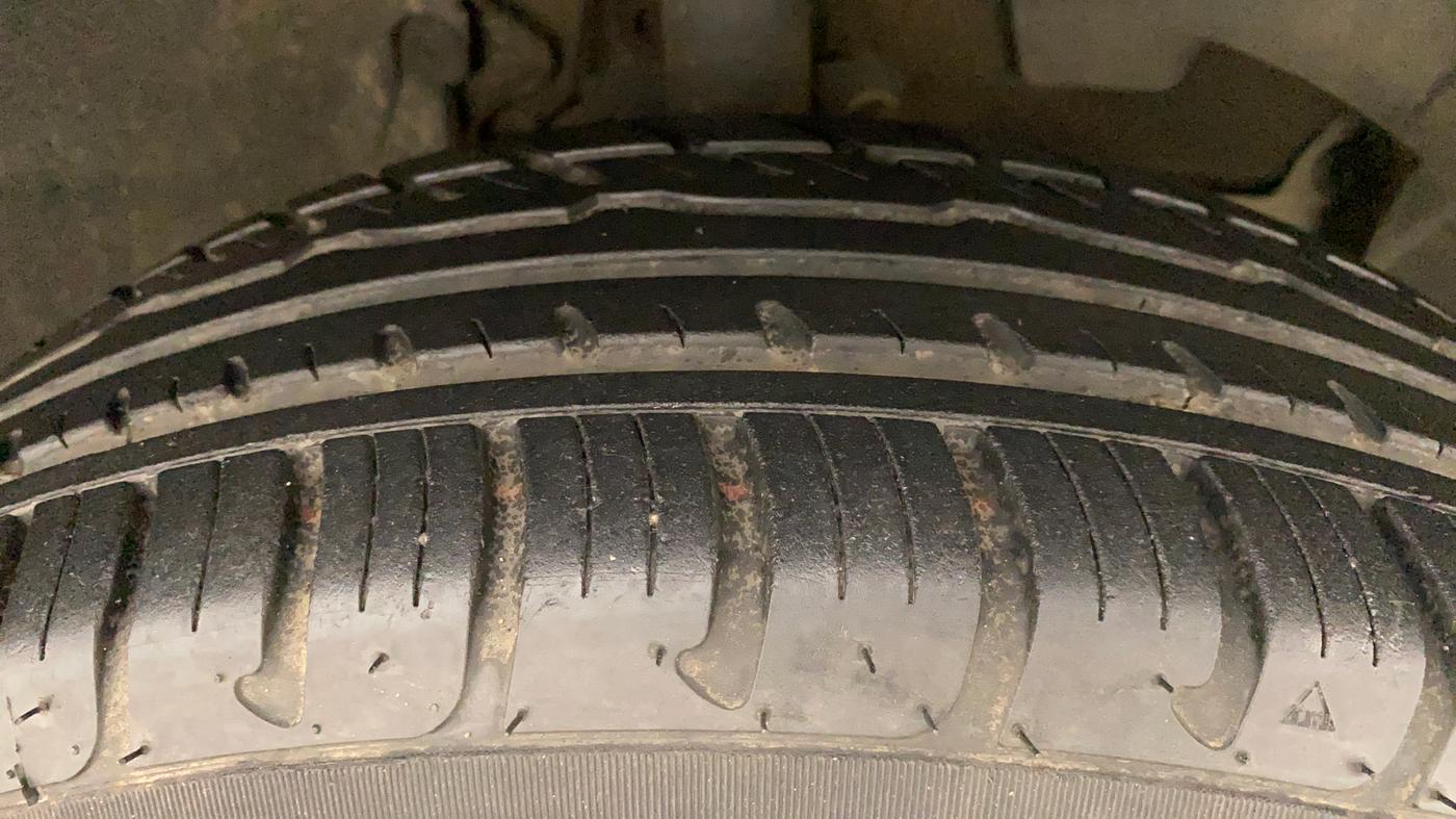 2018 Renault Duster RXS CVT, Petrol, Automatic, 17,139 km, Right Front Tyre Tread