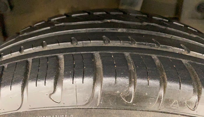2018 Renault Duster RXS CVT, Petrol, Automatic, 17,139 km, Left Rear Tyre Tread