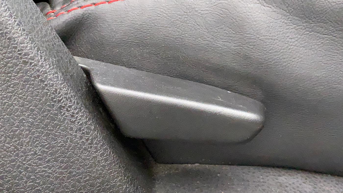 2018 Renault Duster RXS CVT, Petrol, Automatic, 17,139 km, Driver Side Adjustment Panel