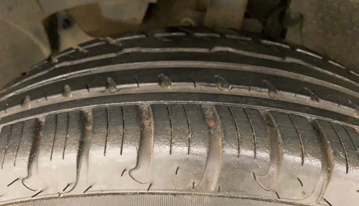 2018 Renault Duster RXS CVT, Petrol, Automatic, 17,139 km, Left Front Tyre Tread