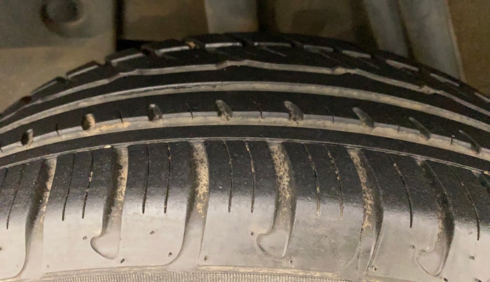 2018 Renault Duster RXS CVT, Petrol, Automatic, 17,139 km, Right Rear Tyre Tread
