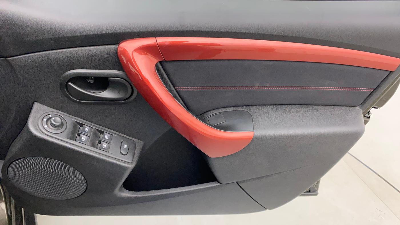 2018 Renault Duster RXS CVT, Petrol, Automatic, 17,139 km, Driver Side Door Panels Control