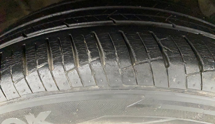 2018 Hyundai Grand i10 ASTA 1.2 KAPPA VTVT, Petrol, Manual, 30,181 km, Right Front Tyre Tread