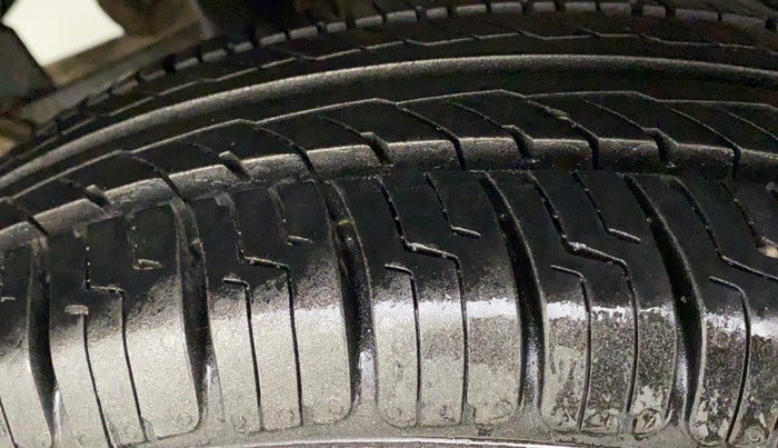 2014 Maruti Wagon R 1.0 LXI, Petrol, Manual, 1,20,834 km, Right Rear Tyre Tread