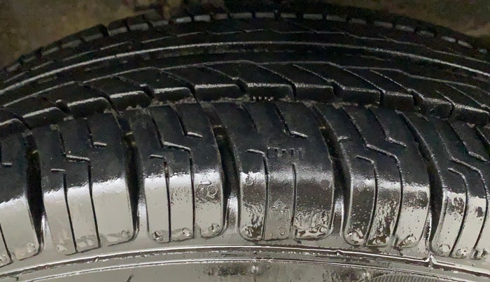 2014 Maruti Wagon R 1.0 LXI, Petrol, Manual, 1,20,834 km, Right Front Tyre Tread