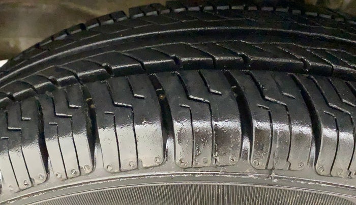 2014 Maruti Wagon R 1.0 LXI, Petrol, Manual, 1,20,834 km, Left Front Tyre Tread
