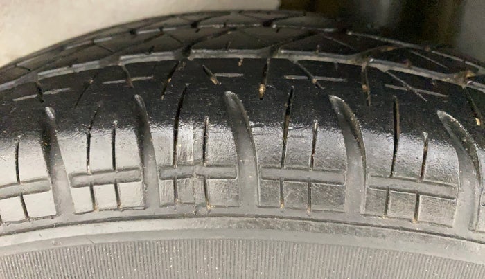 2014 Maruti Ritz VDI, Diesel, Manual, 38,170 km, Left Rear Tyre Tread