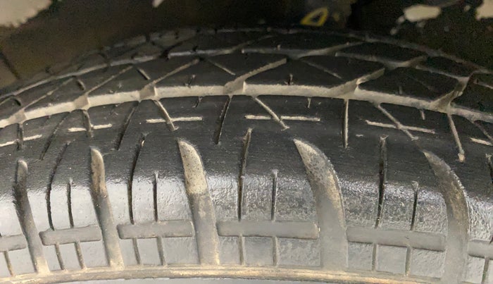 2014 Maruti Ritz VDI, Diesel, Manual, 38,170 km, Left Front Tyre Tread