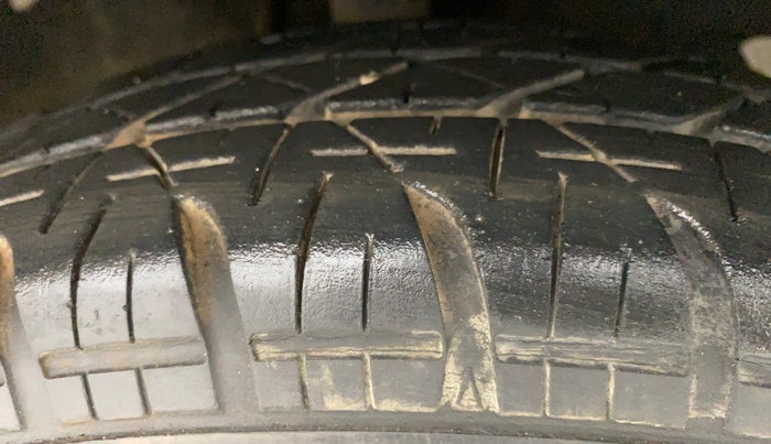 2014 Maruti Ritz VDI, Diesel, Manual, 38,170 km, Right Front Tyre Tread