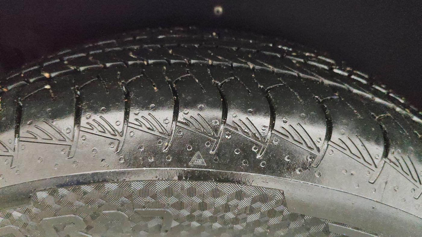 2018 Mahindra MARAZZO M8 7 STR, Diesel, Manual, 1,15,572 km, Right Rear Tyre Tread