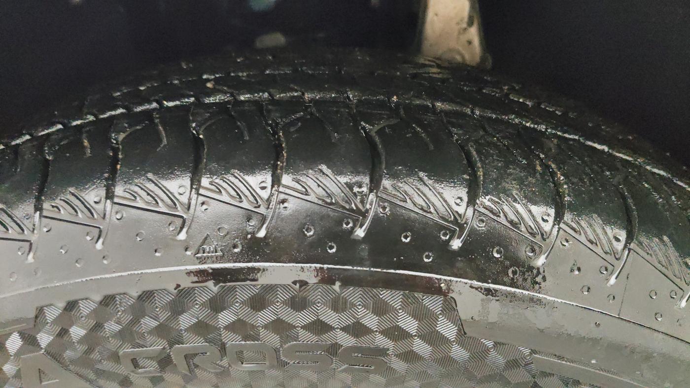 2018 Mahindra MARAZZO M8 7 STR, Diesel, Manual, 1,15,572 km, Left Front Tyre Tread