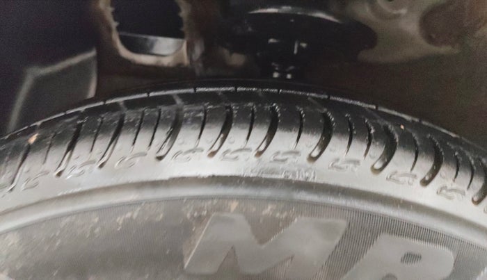 2016 Hyundai Grand i10 SPORTZ 1.2 KAPPA VTVT, Petrol, Manual, 1,06,696 km, Left Front Tyre Tread