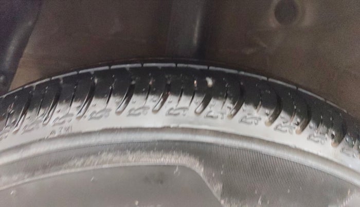 2016 Hyundai Grand i10 SPORTZ 1.2 KAPPA VTVT, Petrol, Manual, 1,06,696 km, Right Rear Tyre Tread