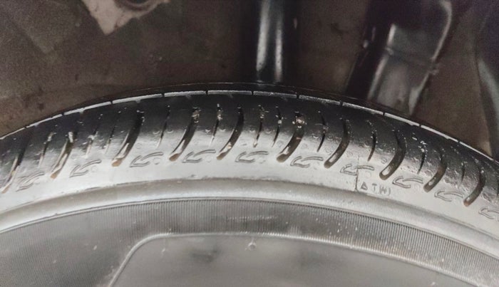 2016 Hyundai Grand i10 SPORTZ 1.2 KAPPA VTVT, Petrol, Manual, 1,06,696 km, Left Rear Tyre Tread