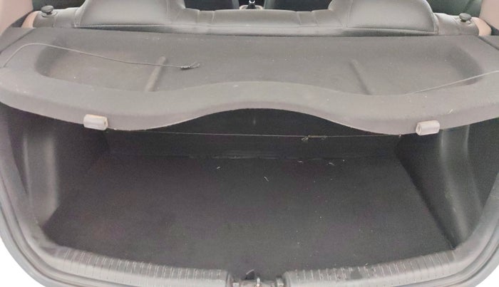 2016 Hyundai Grand i10 SPORTZ 1.2 KAPPA VTVT, Petrol, Manual, 1,06,696 km, Boot Inside