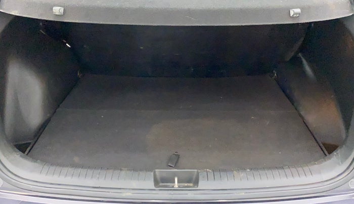 2017 Hyundai Creta SX PLUS 1.6 PETROL, Petrol, Manual, 1,05,384 km, Boot Inside