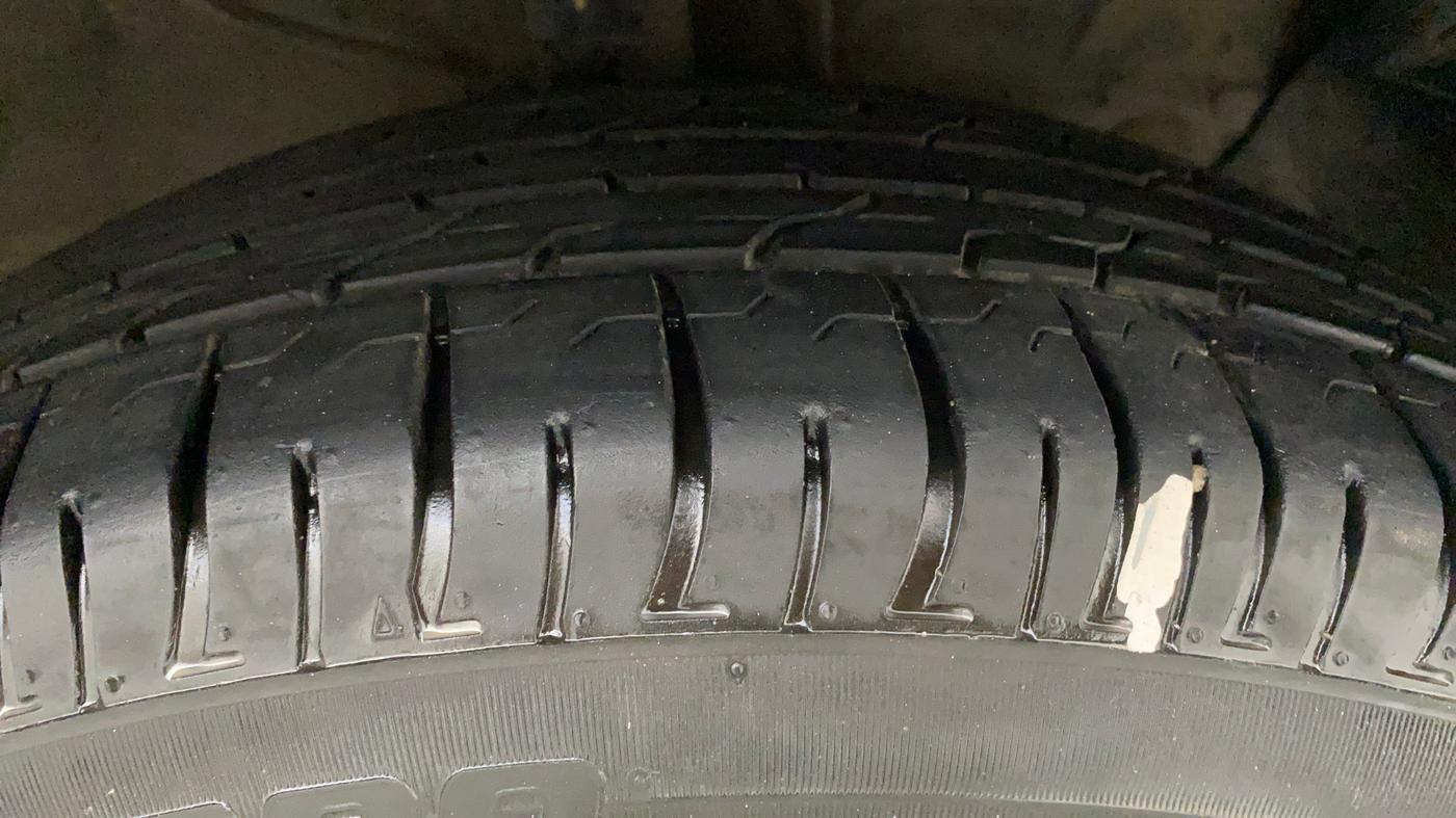 2017 Hyundai Creta SX PLUS 1.6 PETROL, Petrol, Manual, 1,05,384 km, Right Front Tyre Tread