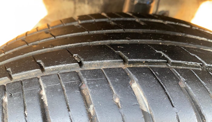 2014 Maruti Wagon R Stingray LXI (O), Petrol, Manual, 59,136 km, Left Front Tyre Tread