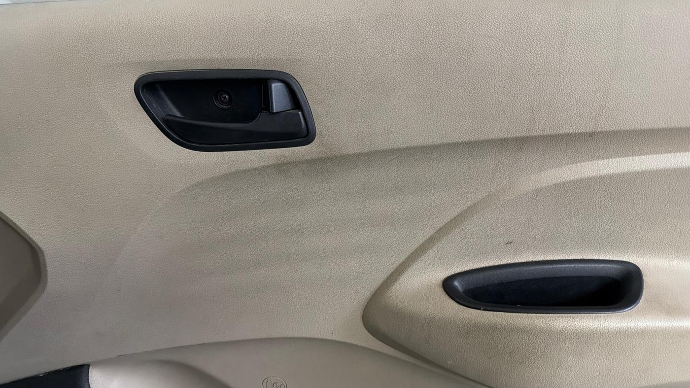 2021 Hyundai NEW SANTRO SPORTZ EXECUTIVE MT CNG, CNG, Manual, 1,12,799 km, Driver Side Door Panels Control