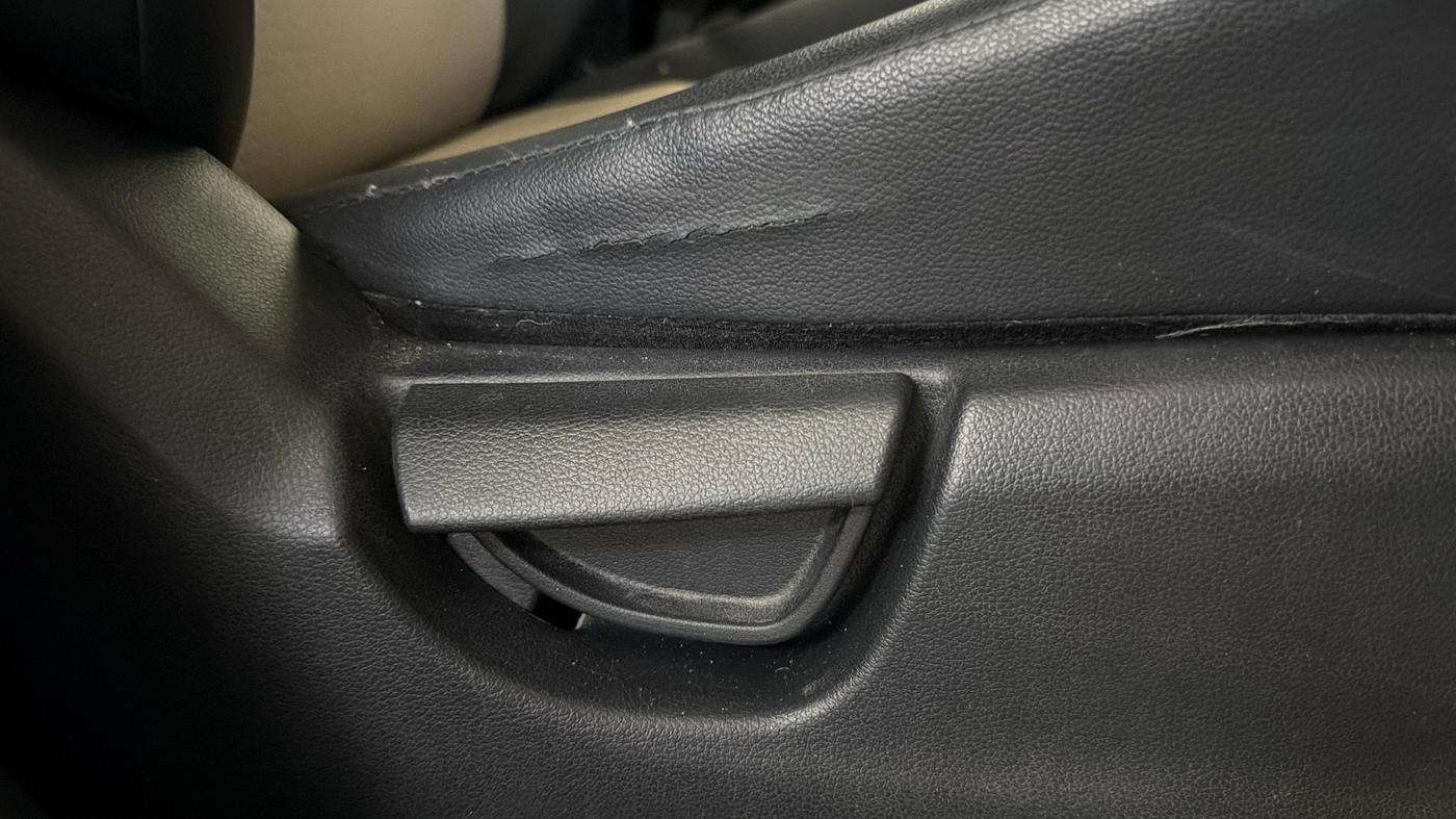 2021 Hyundai NEW SANTRO SPORTZ EXECUTIVE MT CNG, CNG, Manual, 1,12,799 km, Driver Side Adjustment Panel