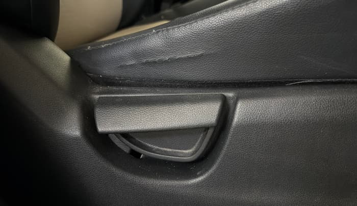 2021 Hyundai NEW SANTRO SPORTZ EXECUTIVE MT CNG, CNG, Manual, 1,12,799 km, Driver Side Adjustment Panel
