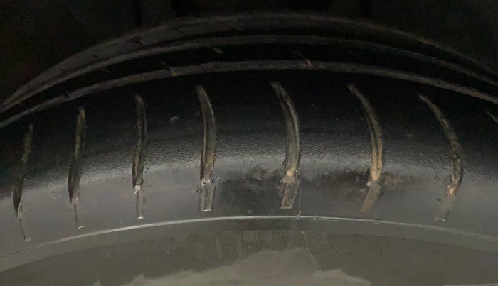 2021 Renault Kiger RXZ TURBO CVT DUAL TONE, Petrol, Automatic, 61,907 km, Right Front Tyre Tread