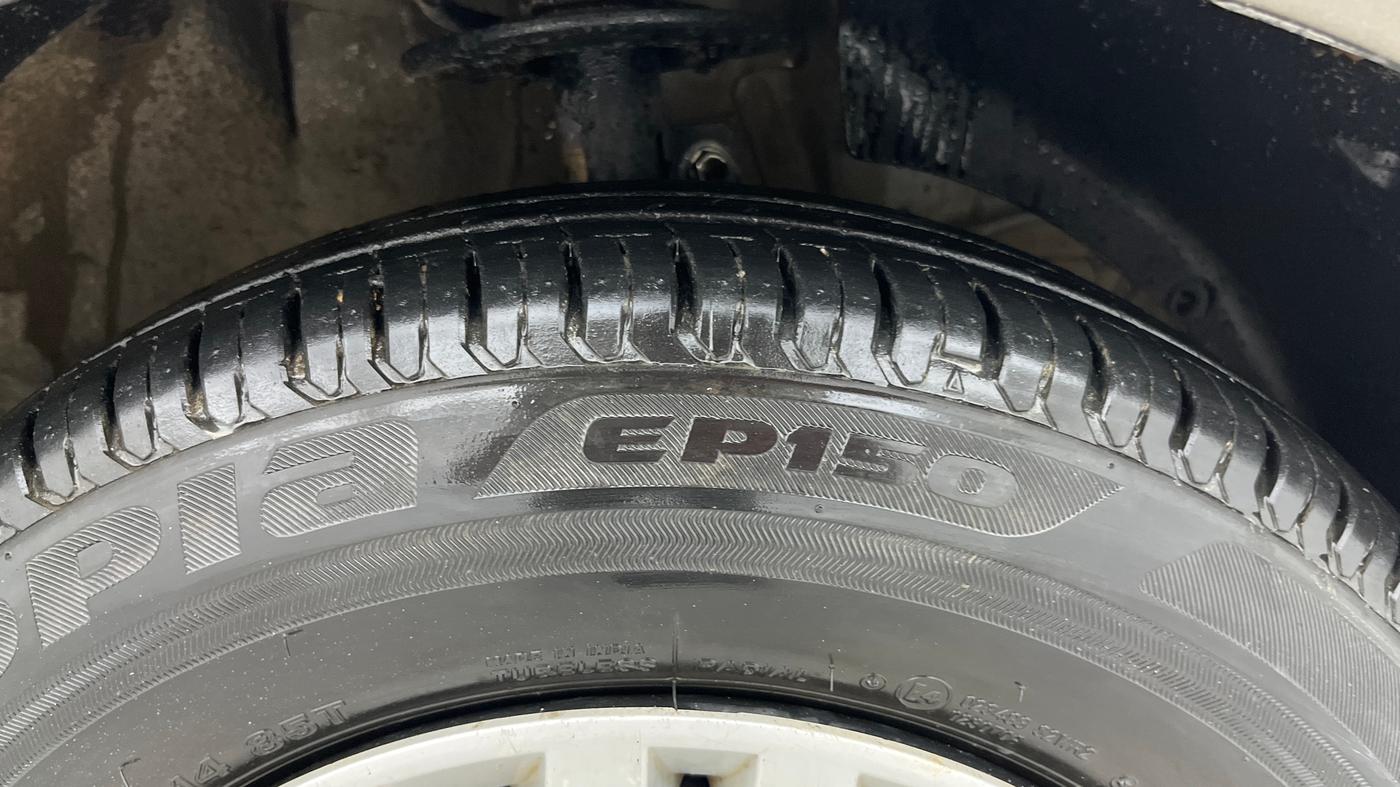 2017 Maruti Dzire VXI, Petrol, Manual, 44,922 km, Right Front Tyre Tread