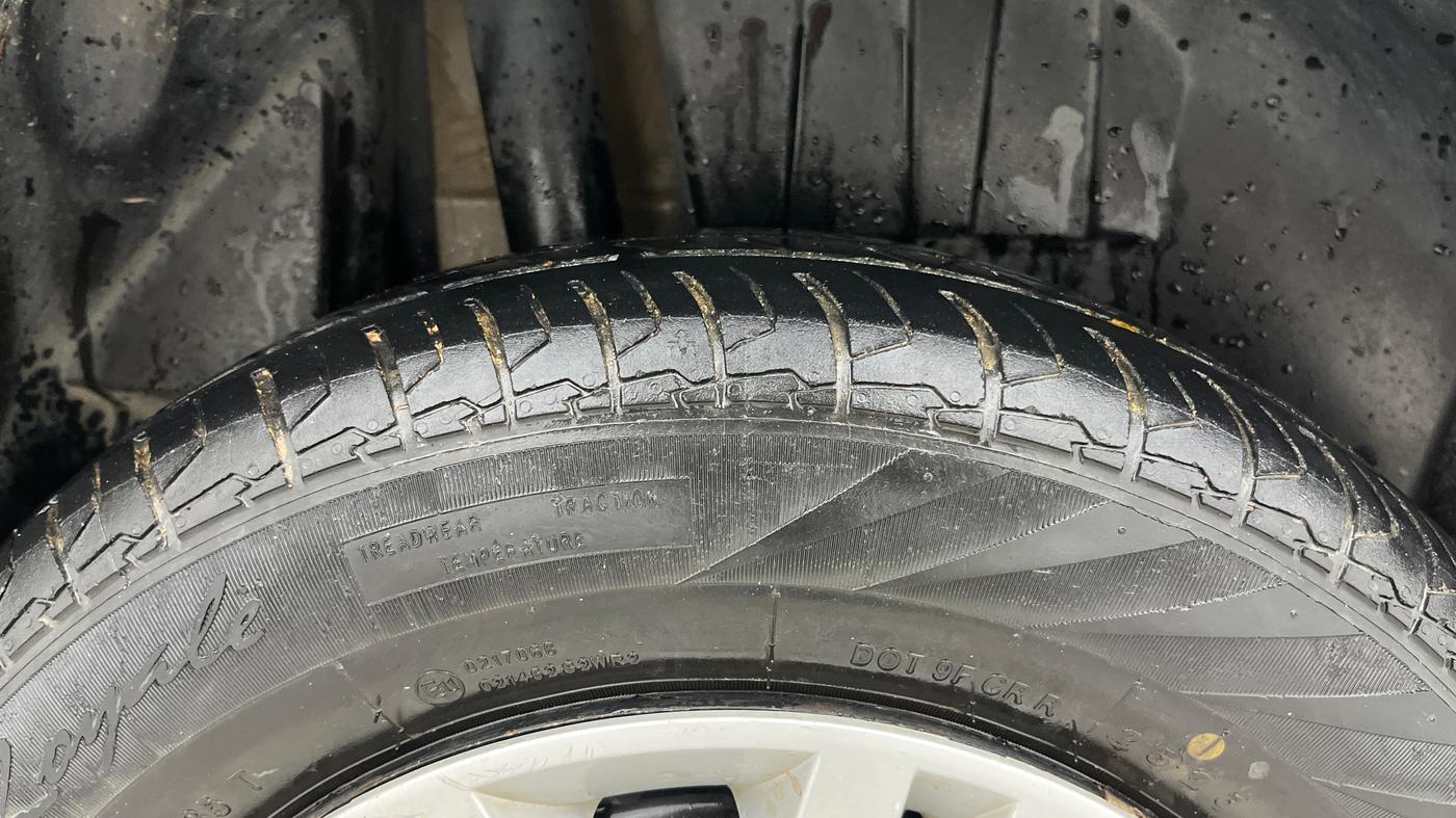 2017 Maruti Dzire VXI, Petrol, Manual, 44,922 km, Right Rear Tyre Tread