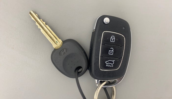 2018 Hyundai Elite i20 ASTA 1.2, Petrol, Manual, 22,042 km, Key Close Up