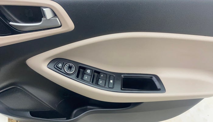 2018 Hyundai Elite i20 ASTA 1.2, Petrol, Manual, 22,042 km, Driver Side Door Panels Control
