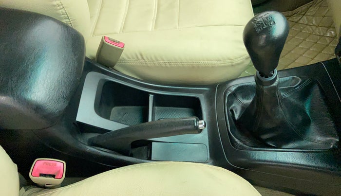 2014 Toyota Fortuner SPORTIVO 4X2 MT, Diesel, Manual, Gear Lever