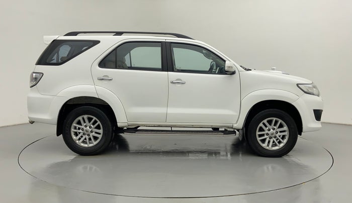 2014 Toyota Fortuner SPORTIVO 4X2 MT, Diesel, Manual, Right Side