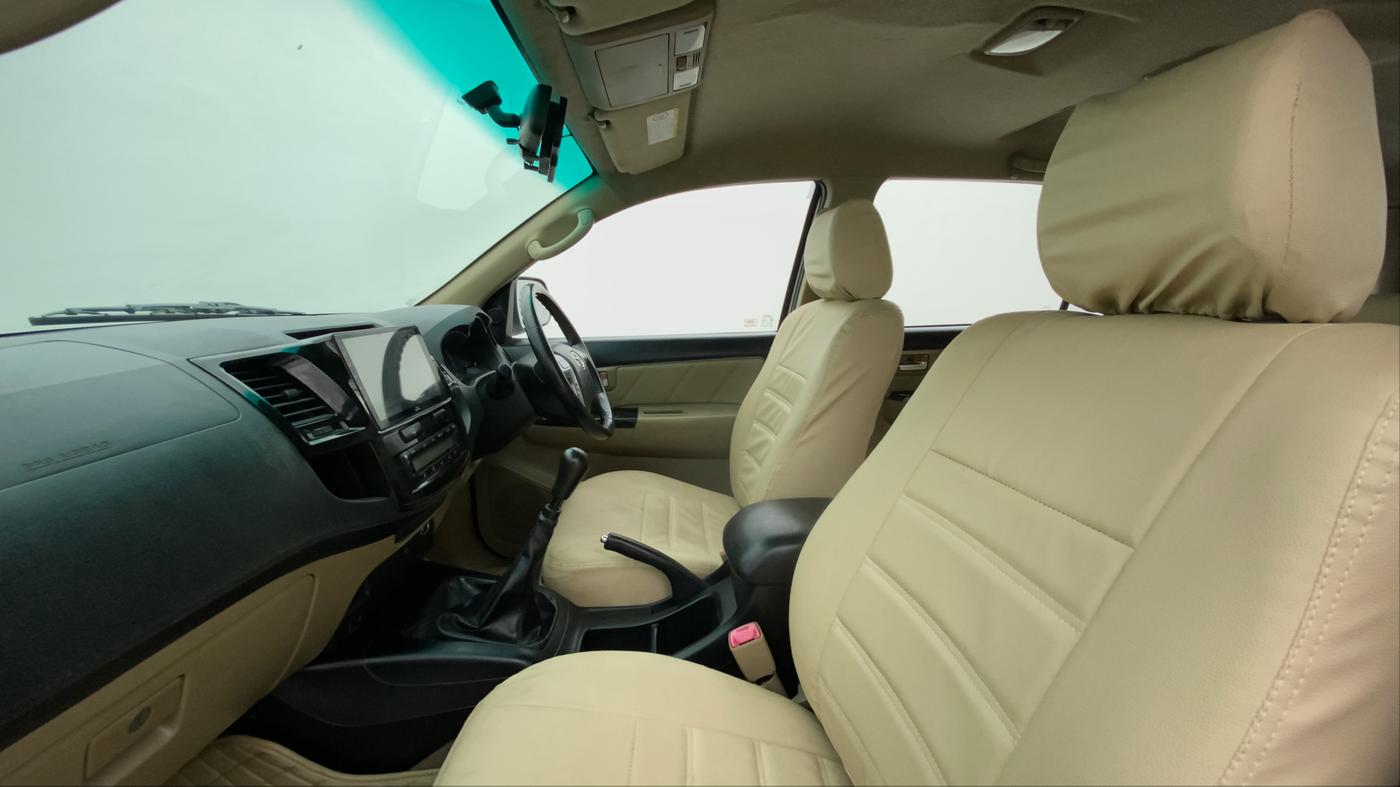 2014 Toyota Fortuner SPORTIVO 4X2 MT, Diesel, Manual, Right Side Front Door Cabin