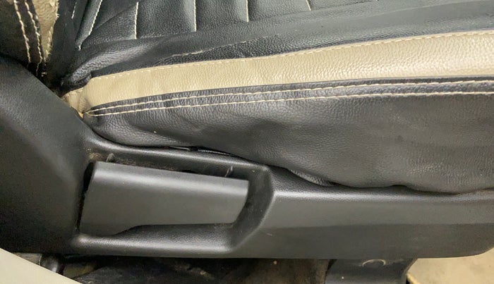 2019 Renault TRIBER 1.0 RXL PETROL, Petrol, Manual, 27,335 km, Driver Side Adjustment Panel