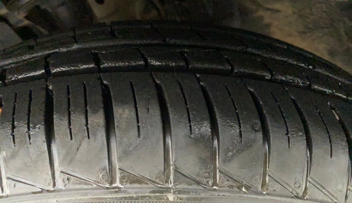 2019 Renault TRIBER 1.0 RXL PETROL, Petrol, Manual, 27,335 km, Left Front Tyre Tread